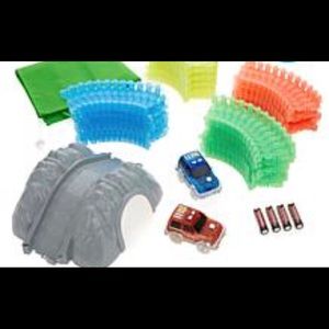 Bend a path 14’ 2 cats Tunnel track